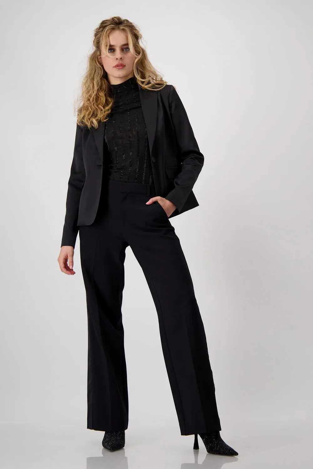 MONARI | SATIN BLAZER - BLACK 808476