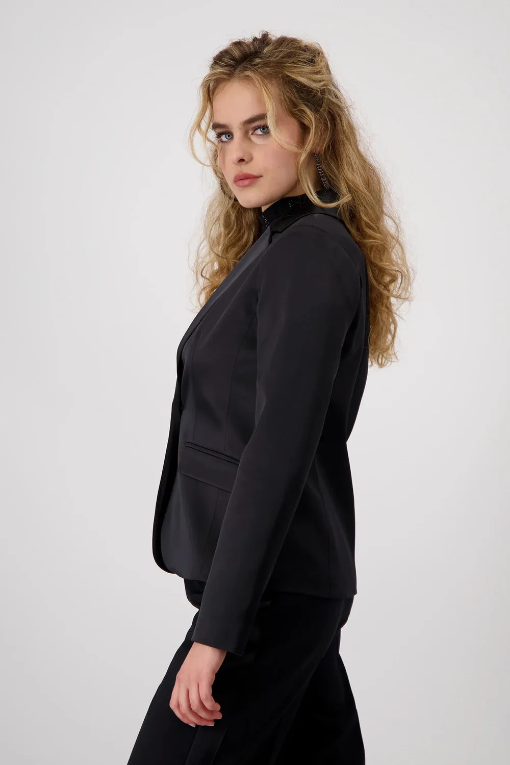 MONARI | SATIN BLAZER - BLACK 808476