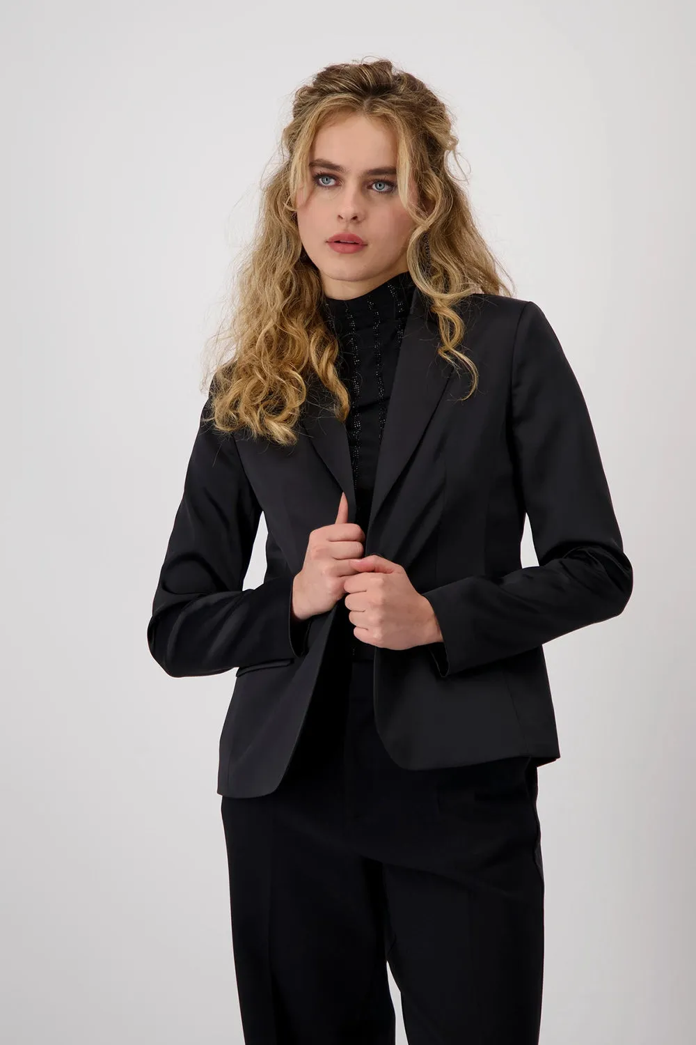 MONARI | SATIN BLAZER - BLACK 808476