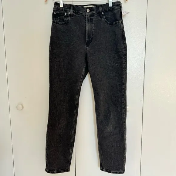 NWT Abercrombie &amp; Fitch High Rise Mom Jean in Black 27 4 Long