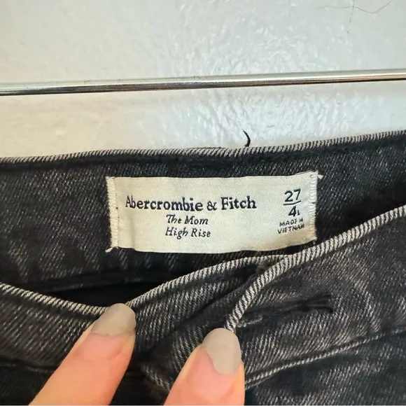 NWT Abercrombie &amp; Fitch High Rise Mom Jean in Black 27 4 Long