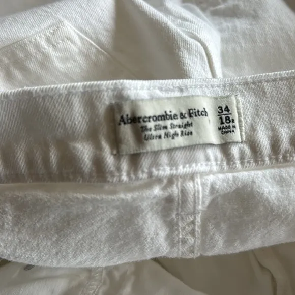NWT ABERCROMBIE &amp; FITCH THE SLIM STRAIGHT ULTRA HIGH RISE WHITE JEANS