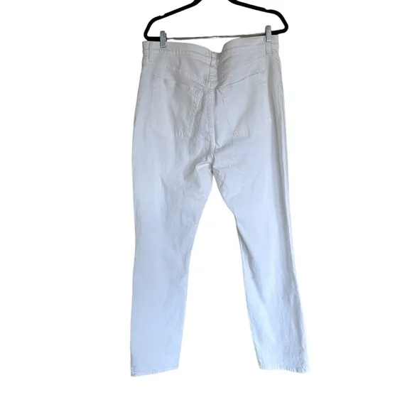 NWT ABERCROMBIE &amp; FITCH THE SLIM STRAIGHT ULTRA HIGH RISE WHITE JEANS