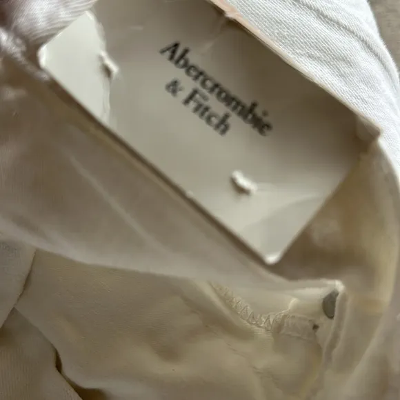 NWT ABERCROMBIE &amp; FITCH THE SLIM STRAIGHT ULTRA HIGH RISE WHITE JEANS
