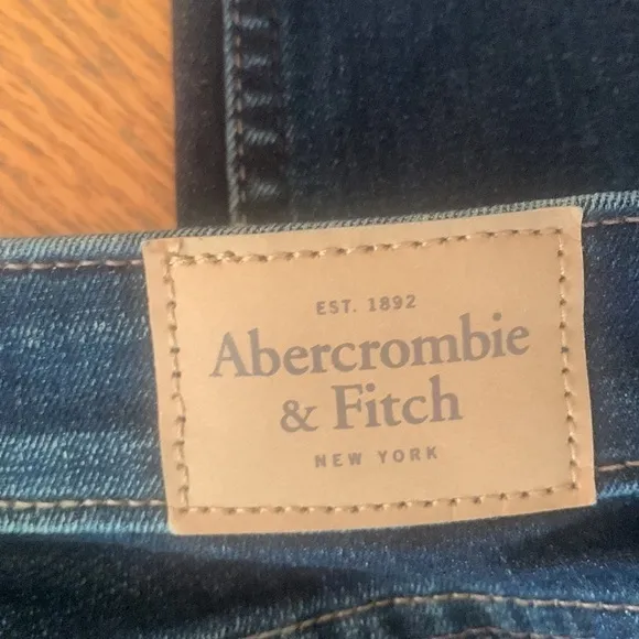 Nwt Abercrombie &amp;Fitch straight mid rise jeans