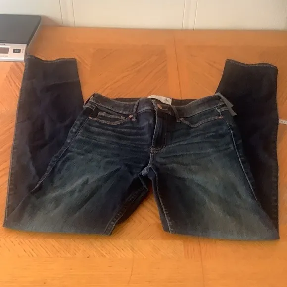 Nwt Abercrombie &amp;Fitch straight mid rise jeans