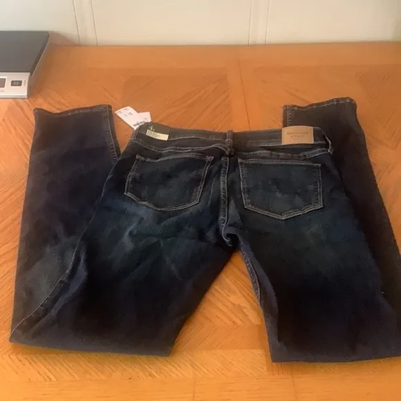 Nwt Abercrombie &amp;Fitch straight mid rise jeans