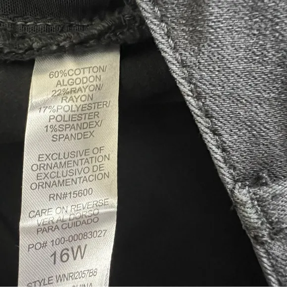 NWT Democracy slim straight crop black jeans size 16W.