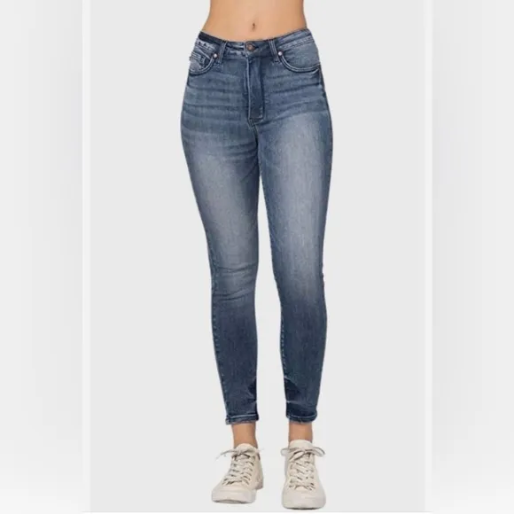 NWT Judy Blue Tummy Control Top High Rise Contrast Wash Skinny Fit Jeans