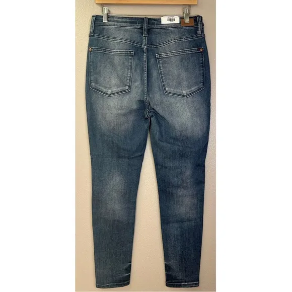 NWT Judy Blue Tummy Control Top High Rise Contrast Wash Skinny Fit Jeans