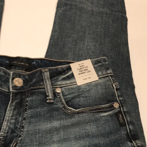 NWT SILVER SUKI CURVY FIT MID RISE SKINNY LEG 30 x 29 jeans