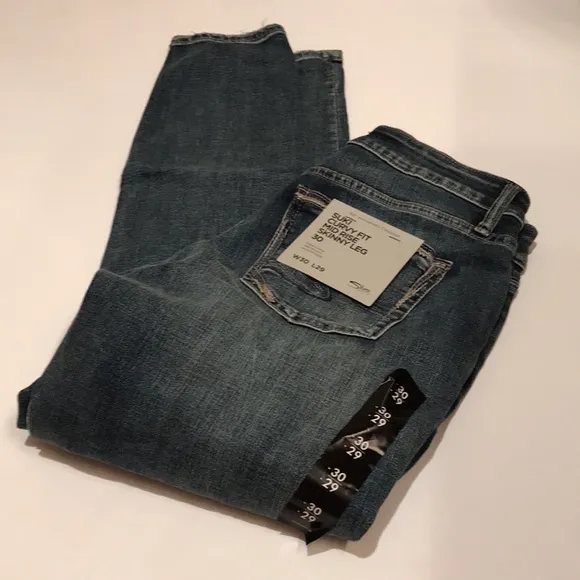 NWT SILVER SUKI CURVY FIT MID RISE SKINNY LEG 30 x 29 jeans