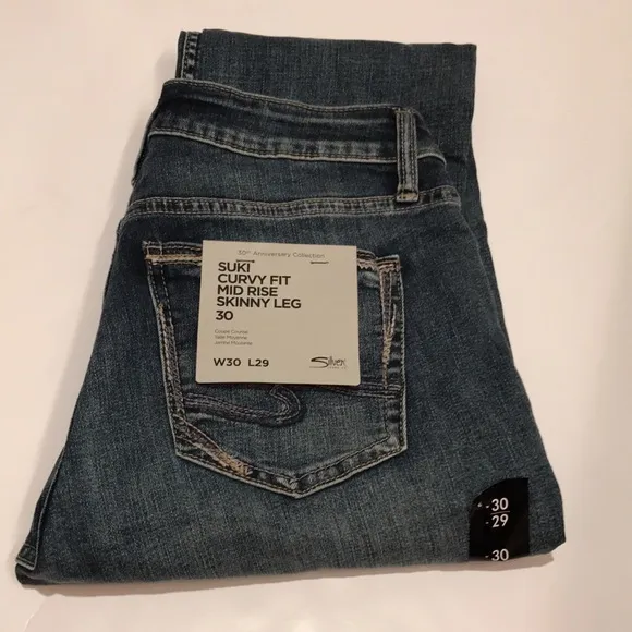 NWT SILVER SUKI CURVY FIT MID RISE SKINNY LEG 30 x 29 jeans