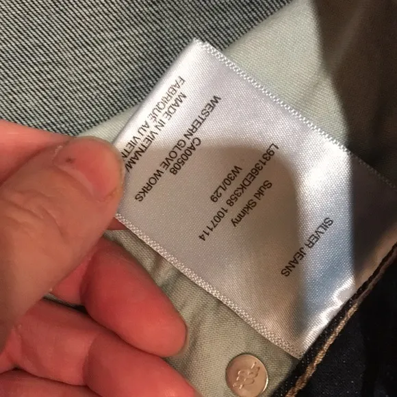 NWT SILVER SUKI CURVY FIT MID RISE SKINNY LEG 30 x 29 jeans