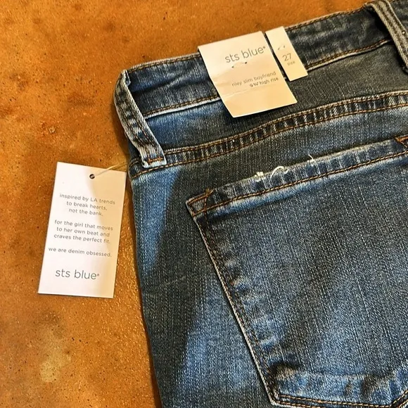 NWT STS Blue boyfriend slim jeans size 27. Waist flat 15”. Inseam cuffed 27”.