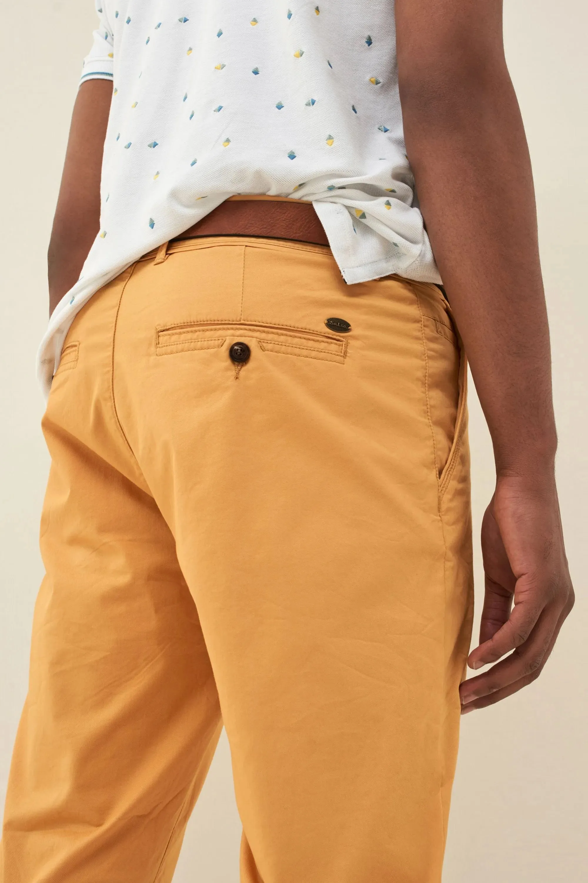 PANTALÓN CHINO ANDY SLIM CON CINTURÓN DE REGALO