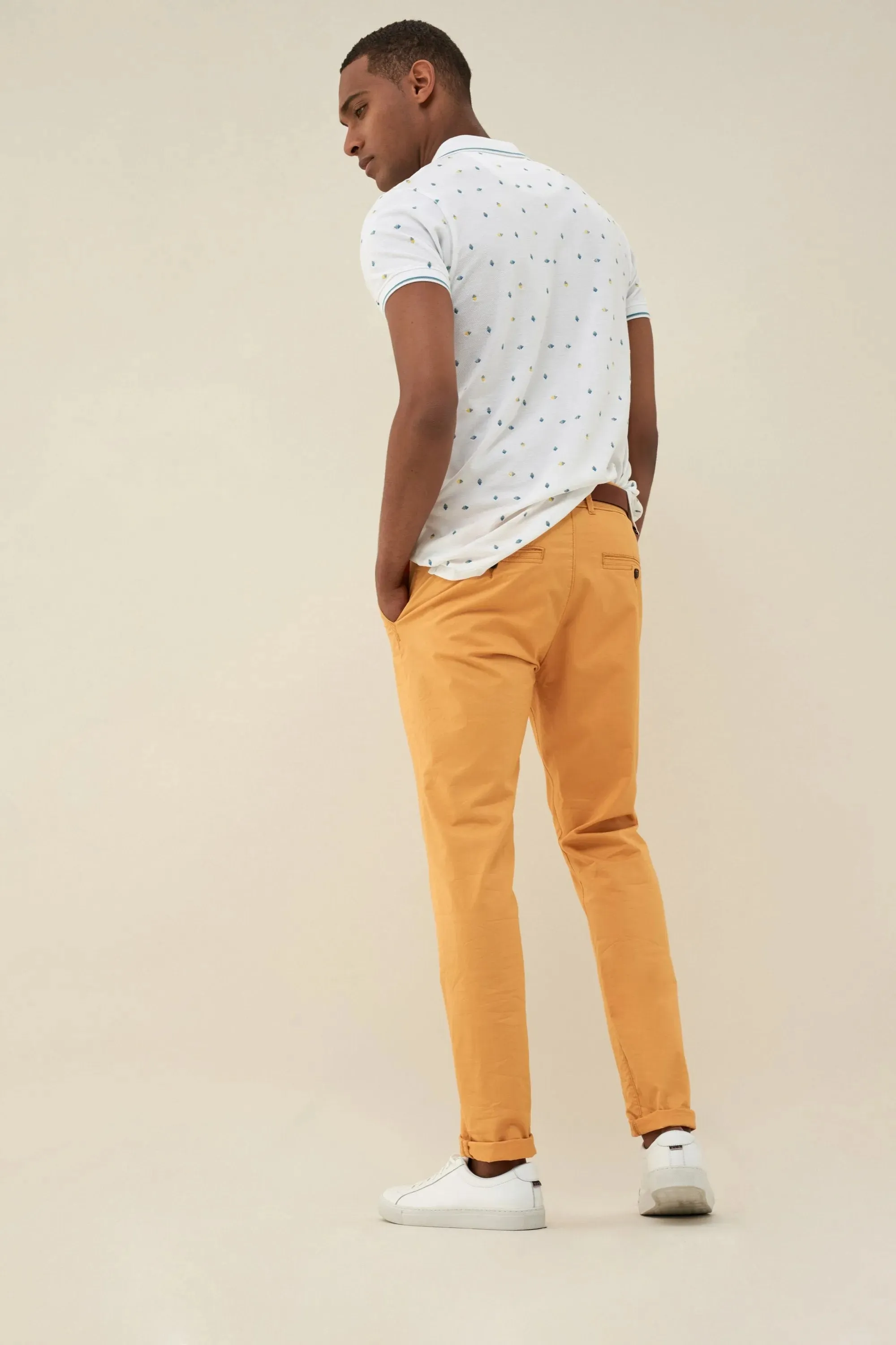 PANTALÓN CHINO ANDY SLIM CON CINTURÓN DE REGALO