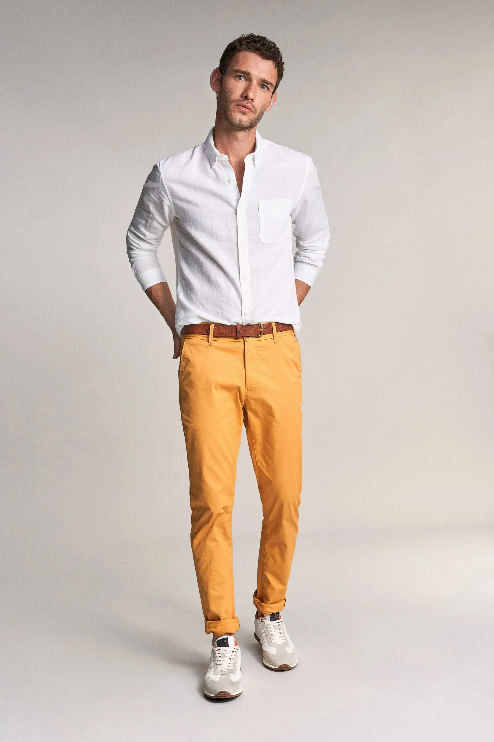 PANTALÓN CHINO ANDY SLIM CON CINTURÓN DE REGALO