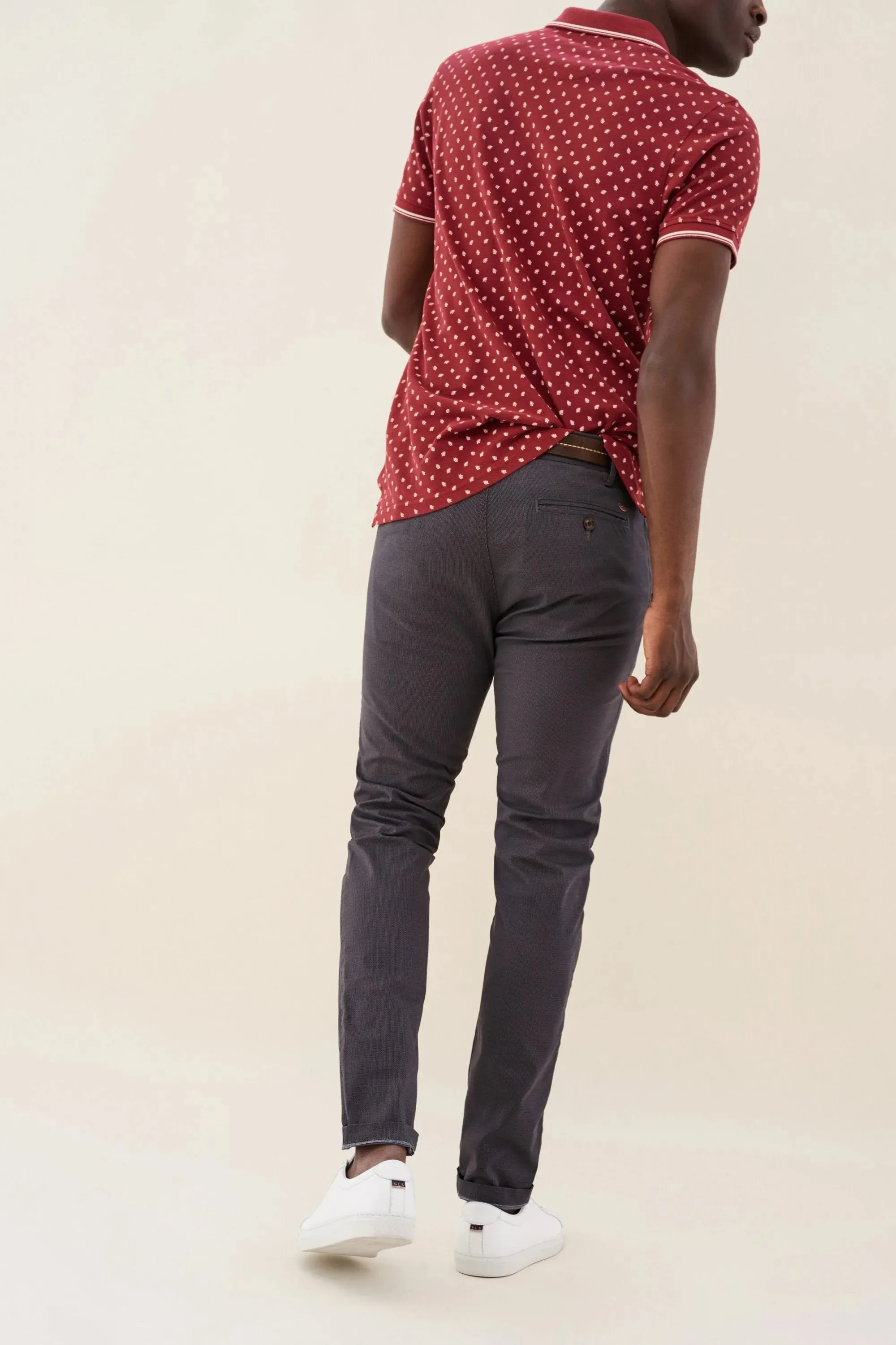 PANTALÓN CHINO SLENDER SLIM CARROT CON CINTURÓN DE REGALO
