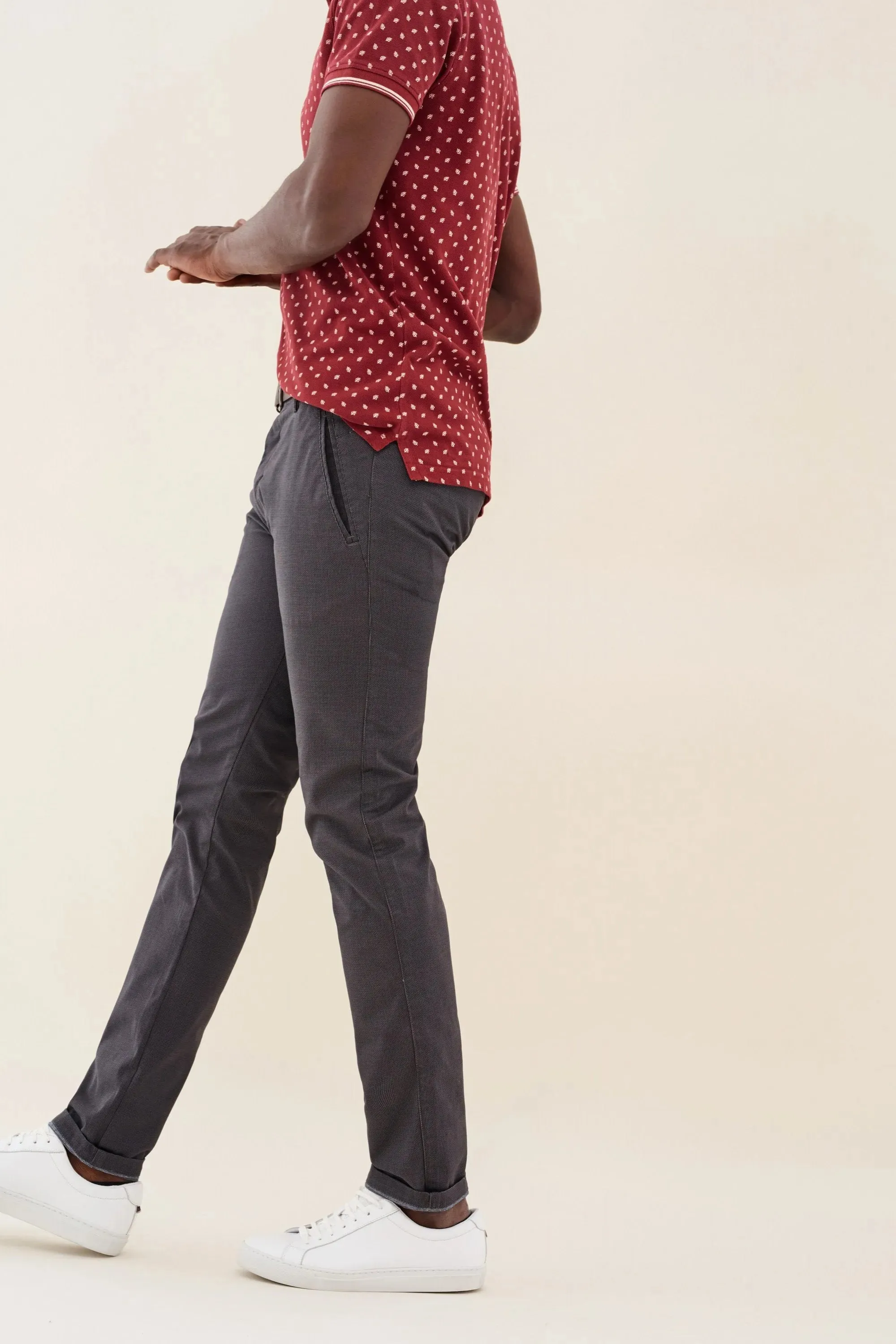 PANTALÓN CHINO SLENDER SLIM CARROT CON CINTURÓN DE REGALO