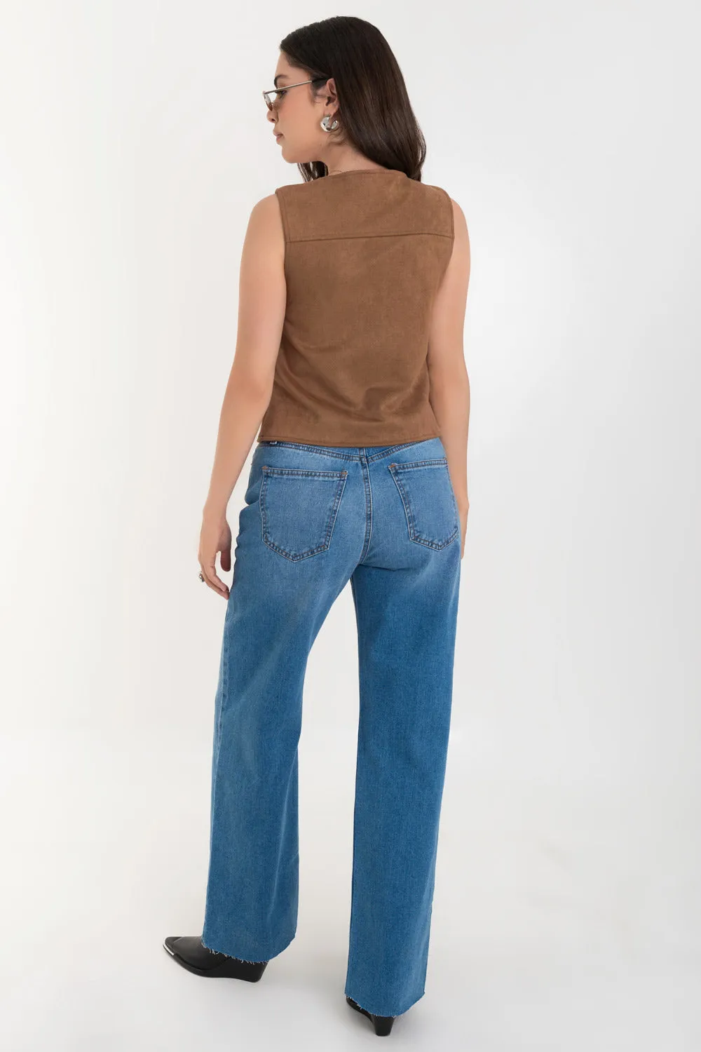Pantalón denim fit flare con rotos