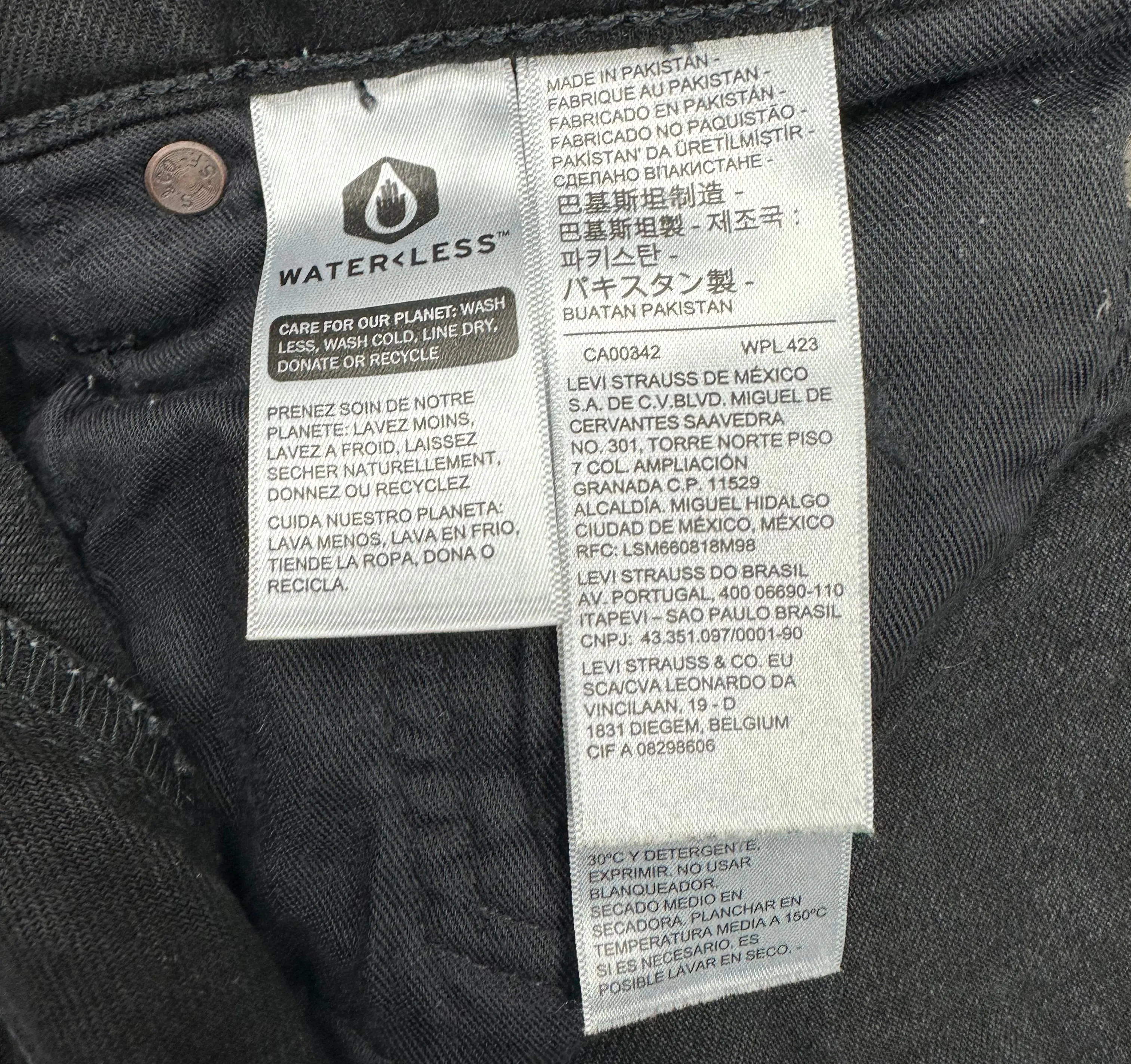 RARE LEVIS WORKER JEANS - (32X30)