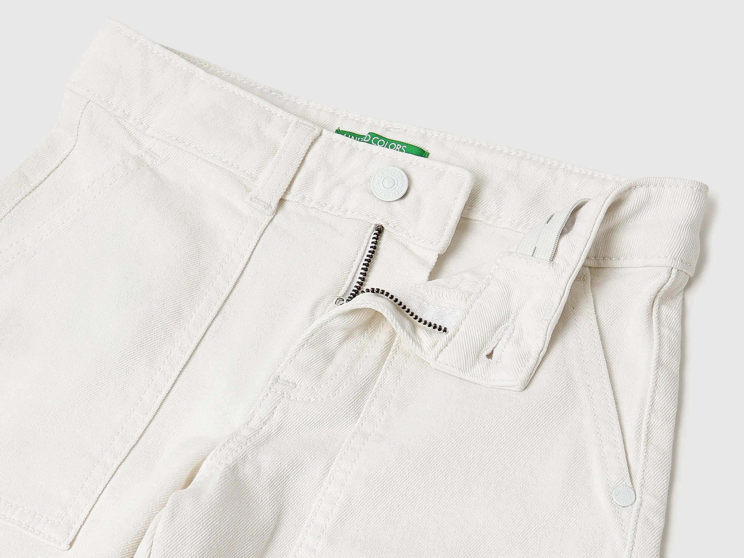 Solid Straight Fit Cargo Jeans