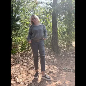Stonewashed Cable Sleeve Crew Neck Sweater in Earth