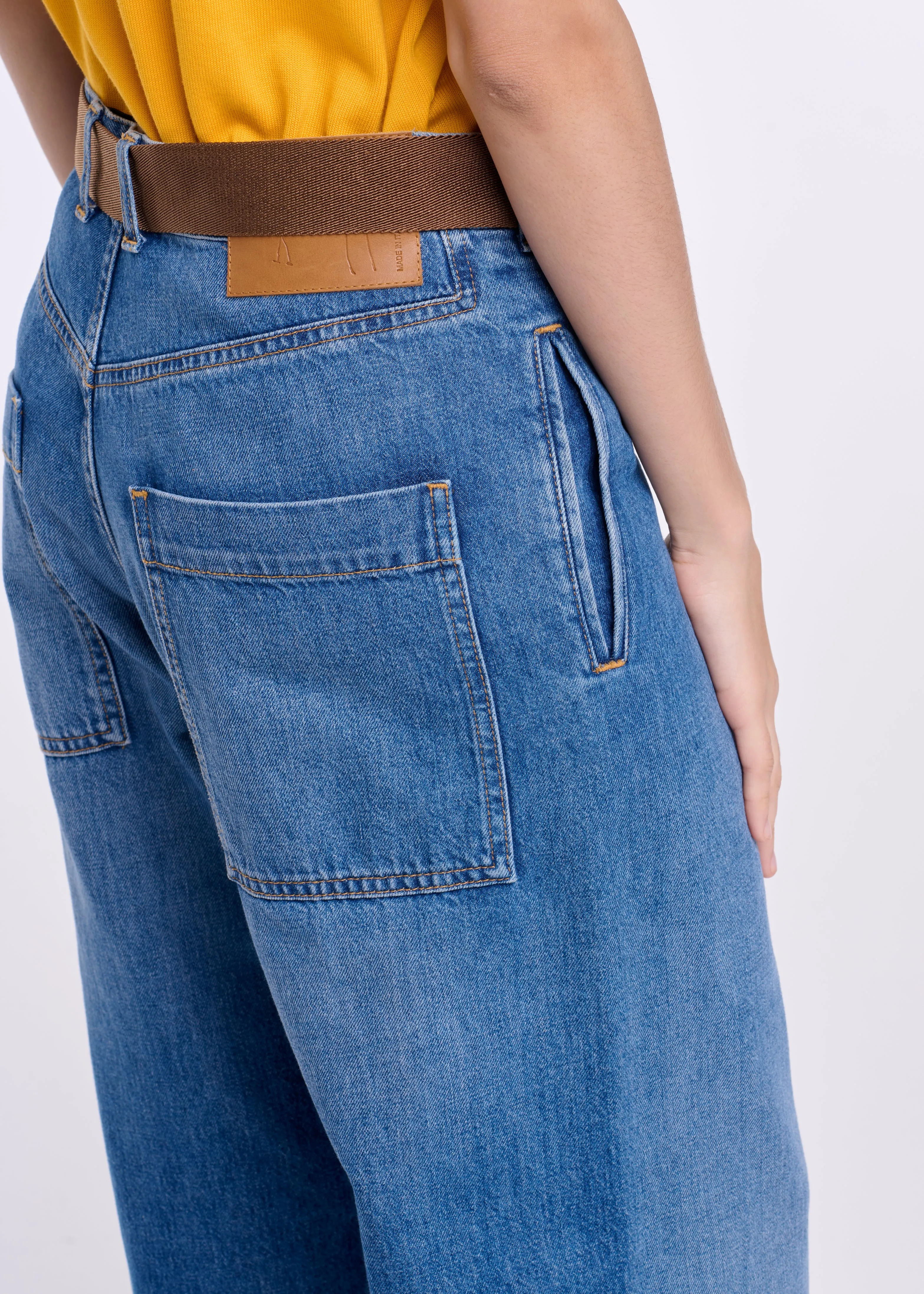 STRAIGHT-LEG BELTED JEANS
