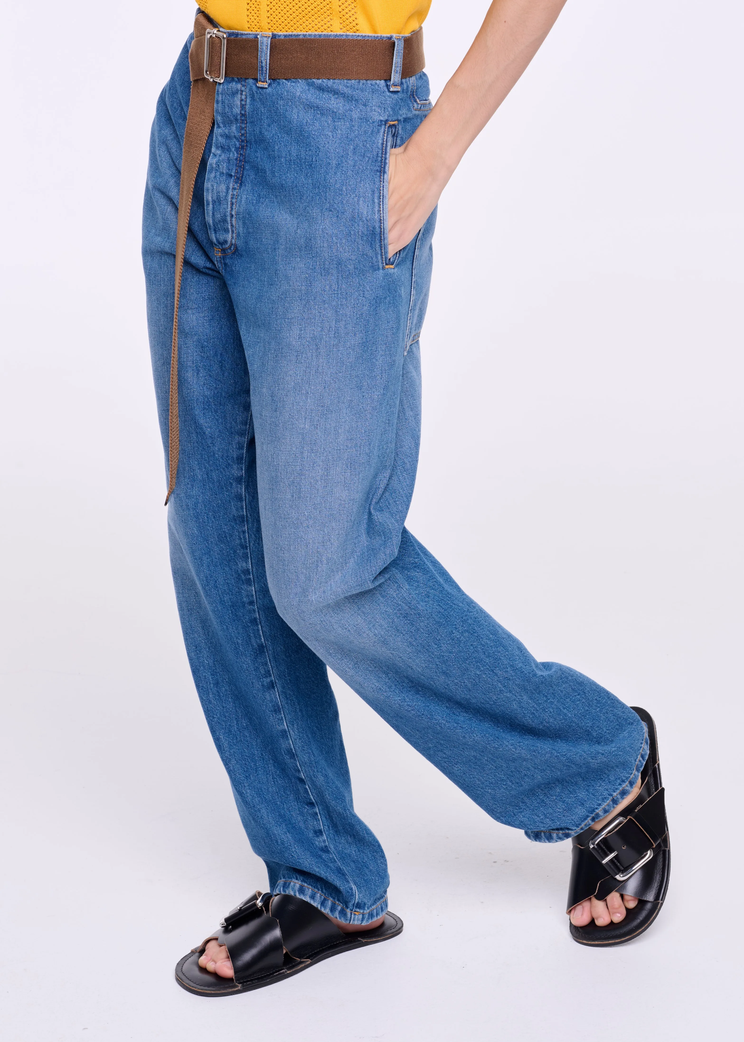 STRAIGHT-LEG BELTED JEANS