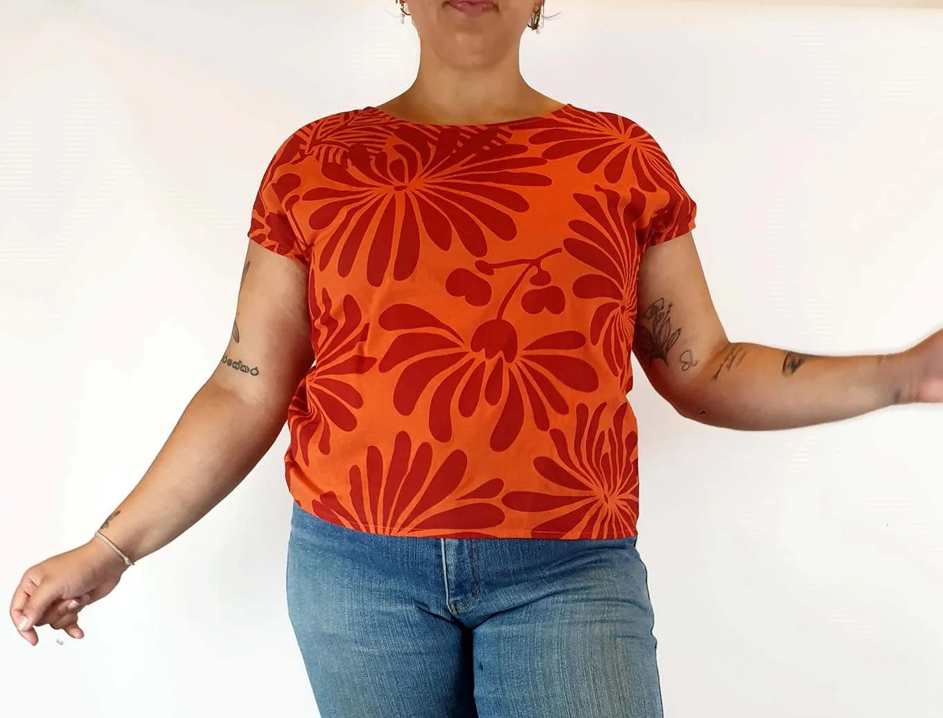 Theadora Jones red print top size L