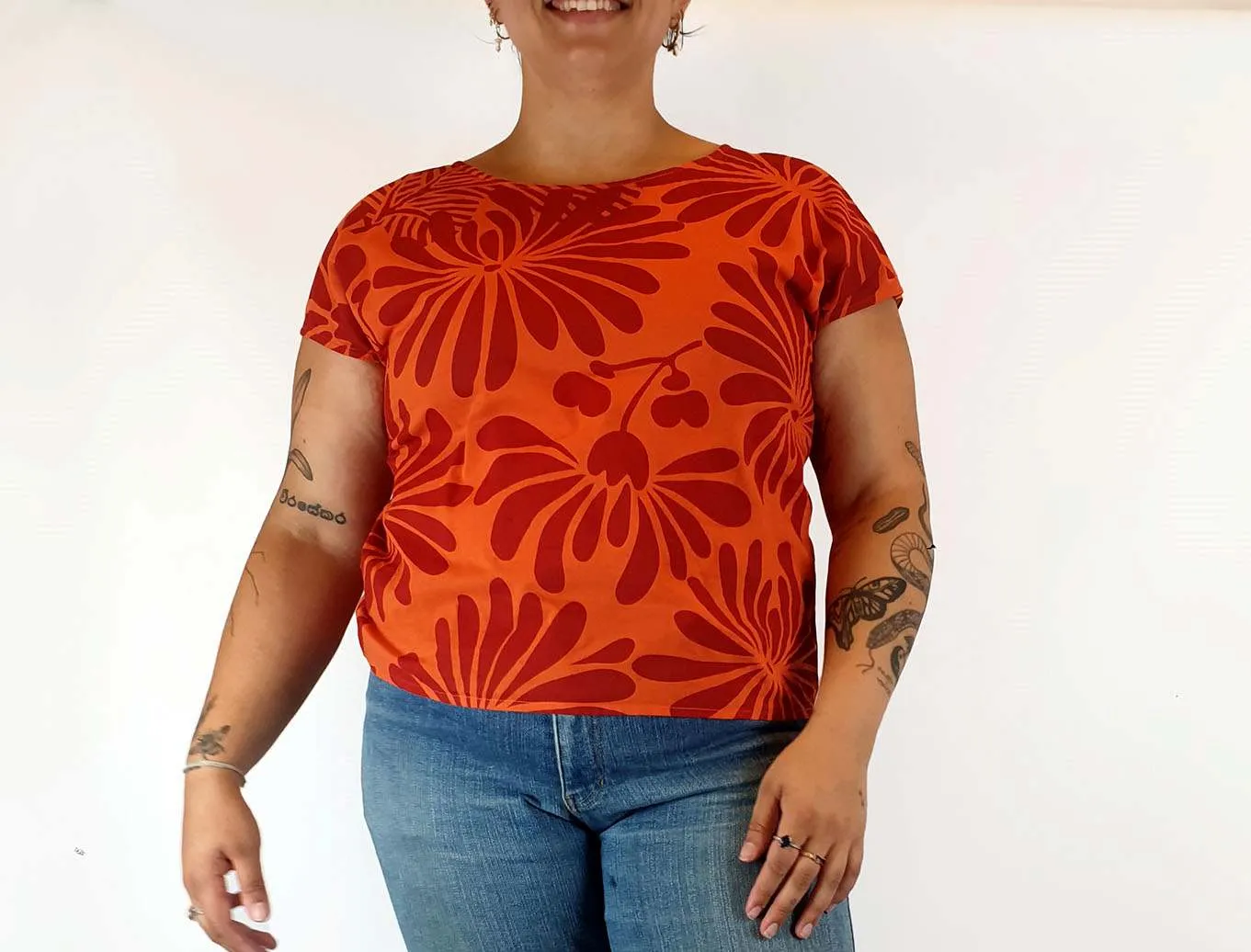 Theadora Jones red print top size L