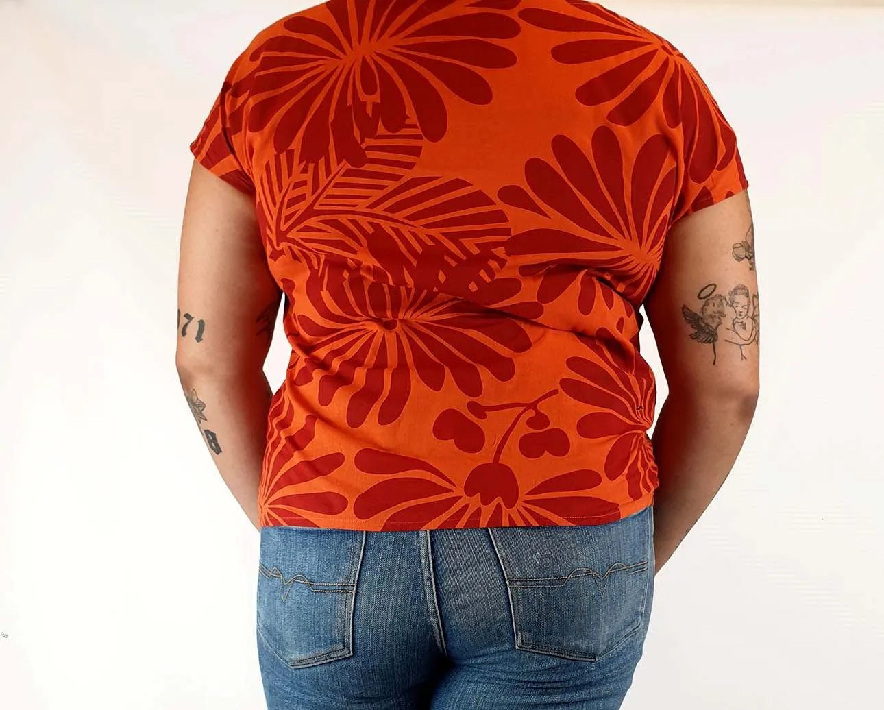 Theadora Jones red print top size L
