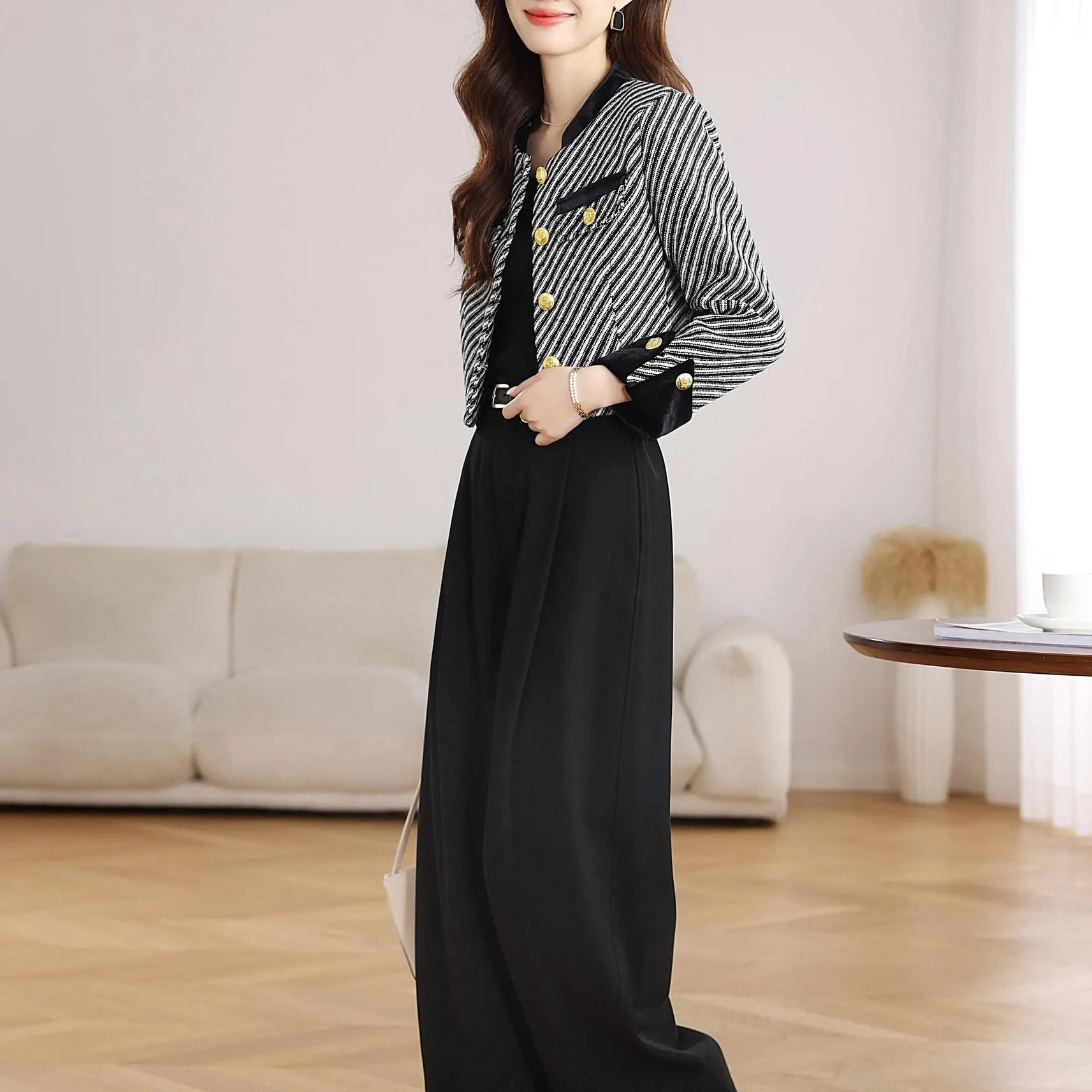 Timeless Striped Women's Blazer for a Chic Look