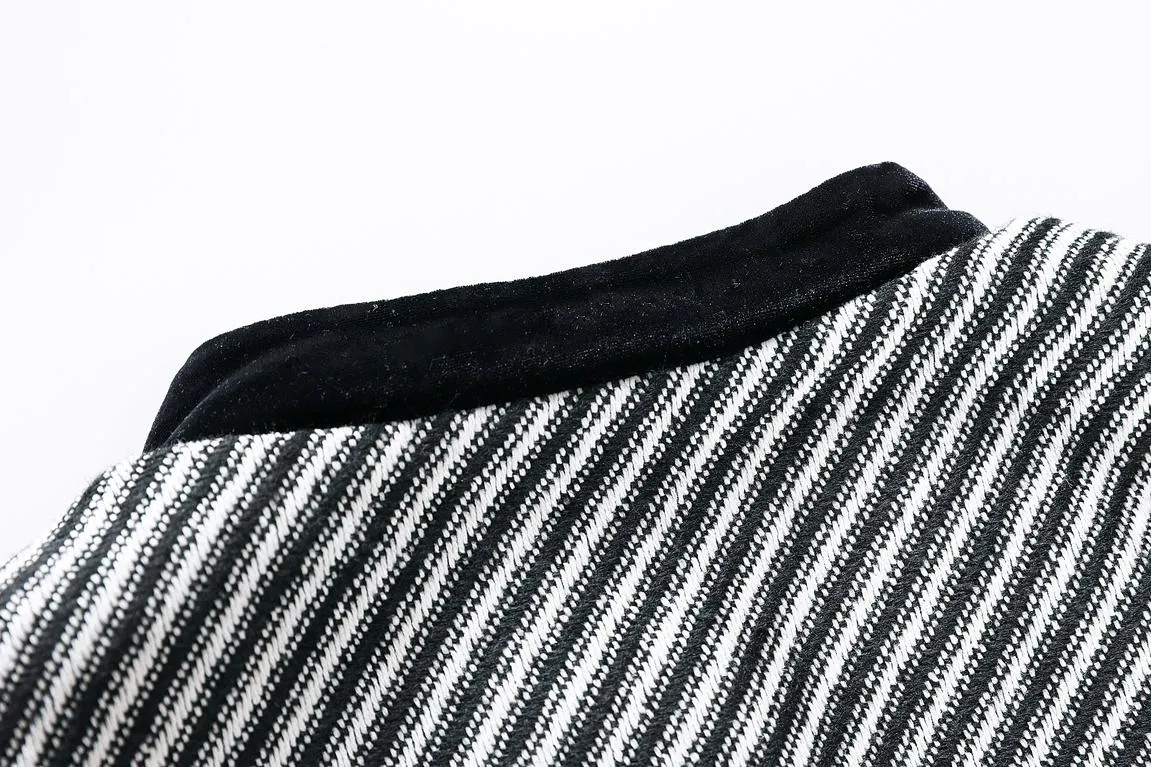 Timeless Striped Women's Blazer for a Chic Look