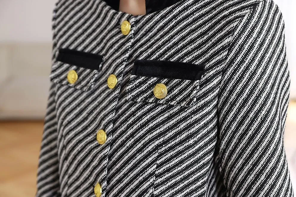 Timeless Striped Women's Blazer for a Chic Look