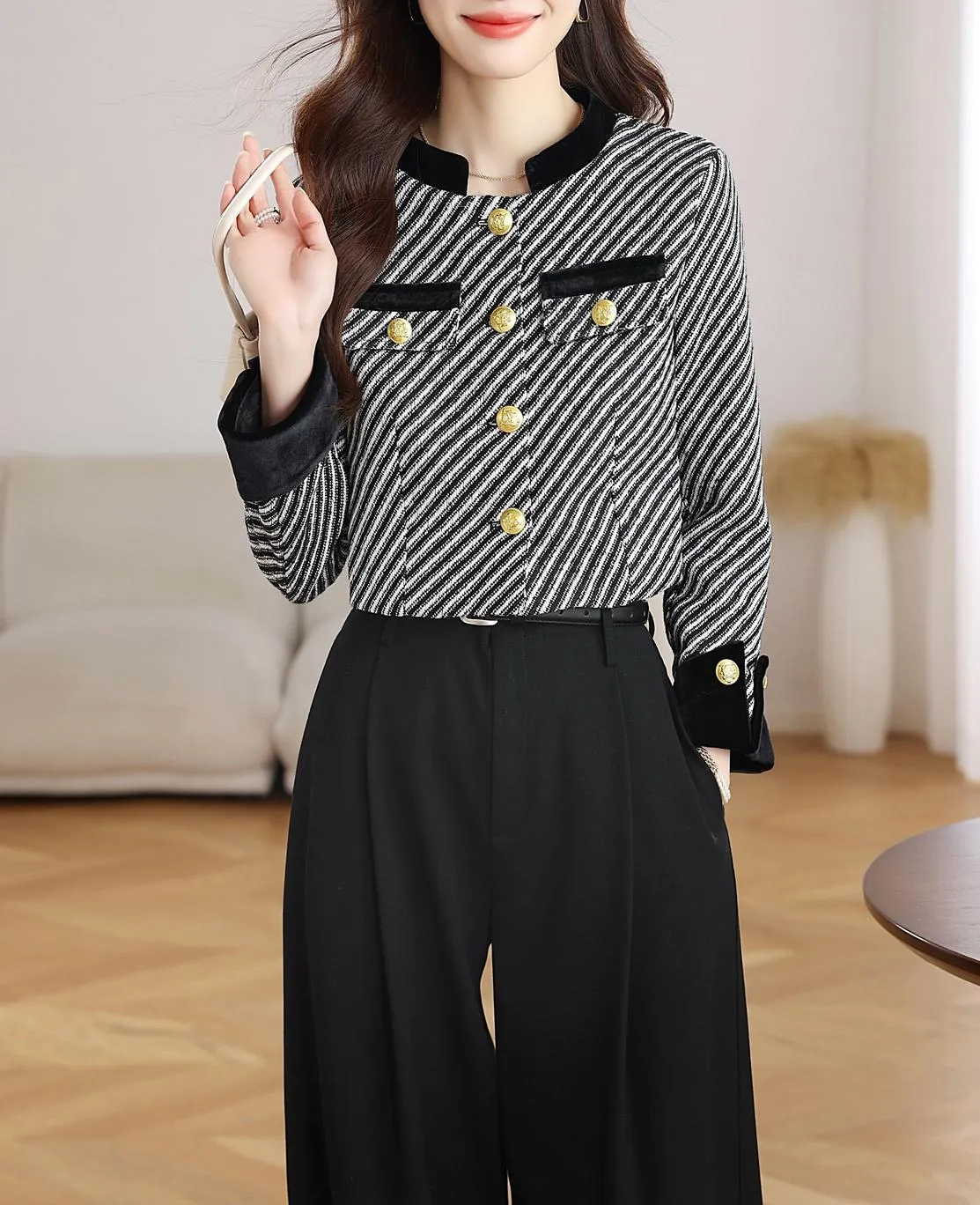 Timeless Striped Women's Blazer for a Chic Look