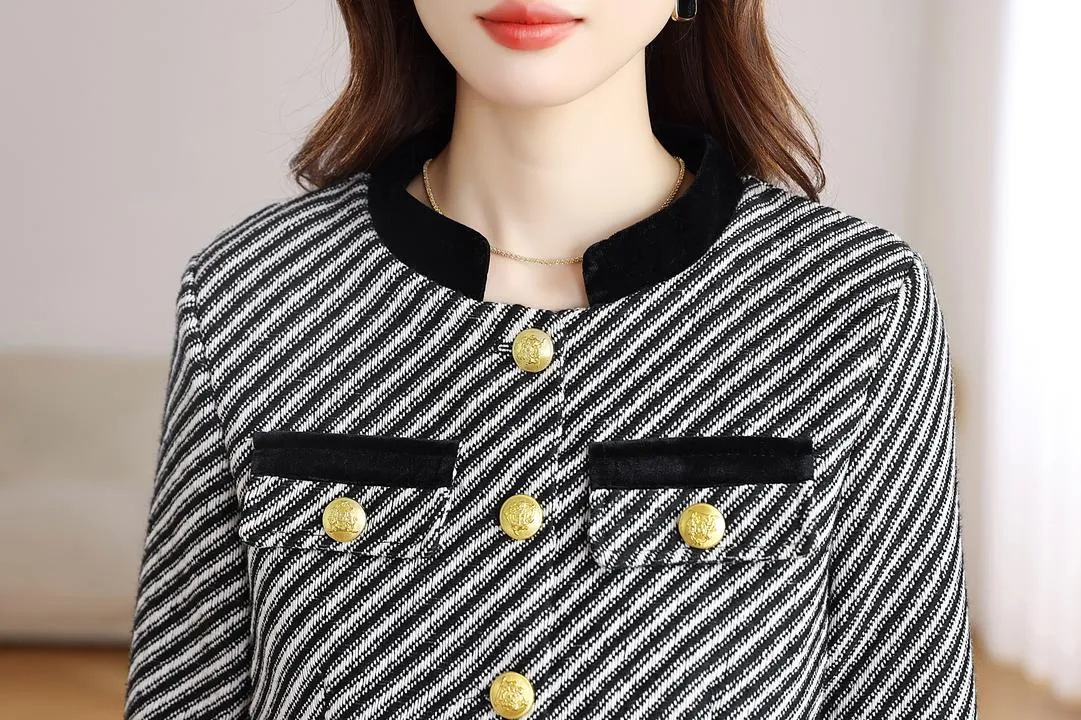Timeless Striped Women's Blazer for a Chic Look