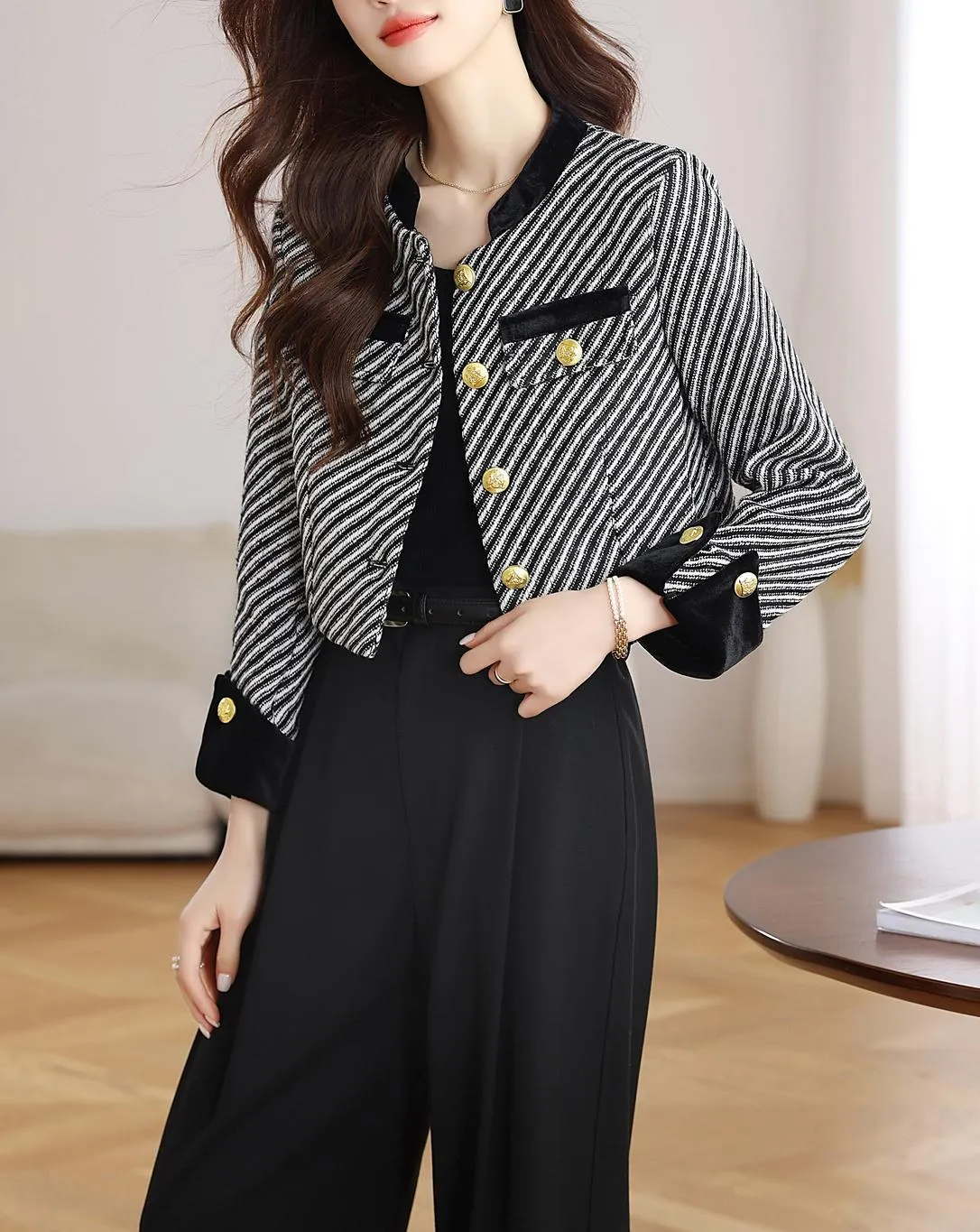 Timeless Striped Women's Blazer for a Chic Look