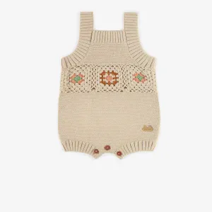 Une-pièce crème à motifs en crochet, naissance || Cream patterned one-piece in crochet, newborn