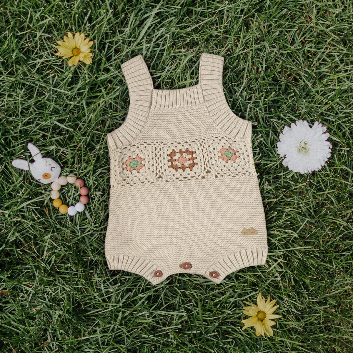 Une-pièce crème à motifs en crochet, naissance || Cream patterned one-piece in crochet, newborn