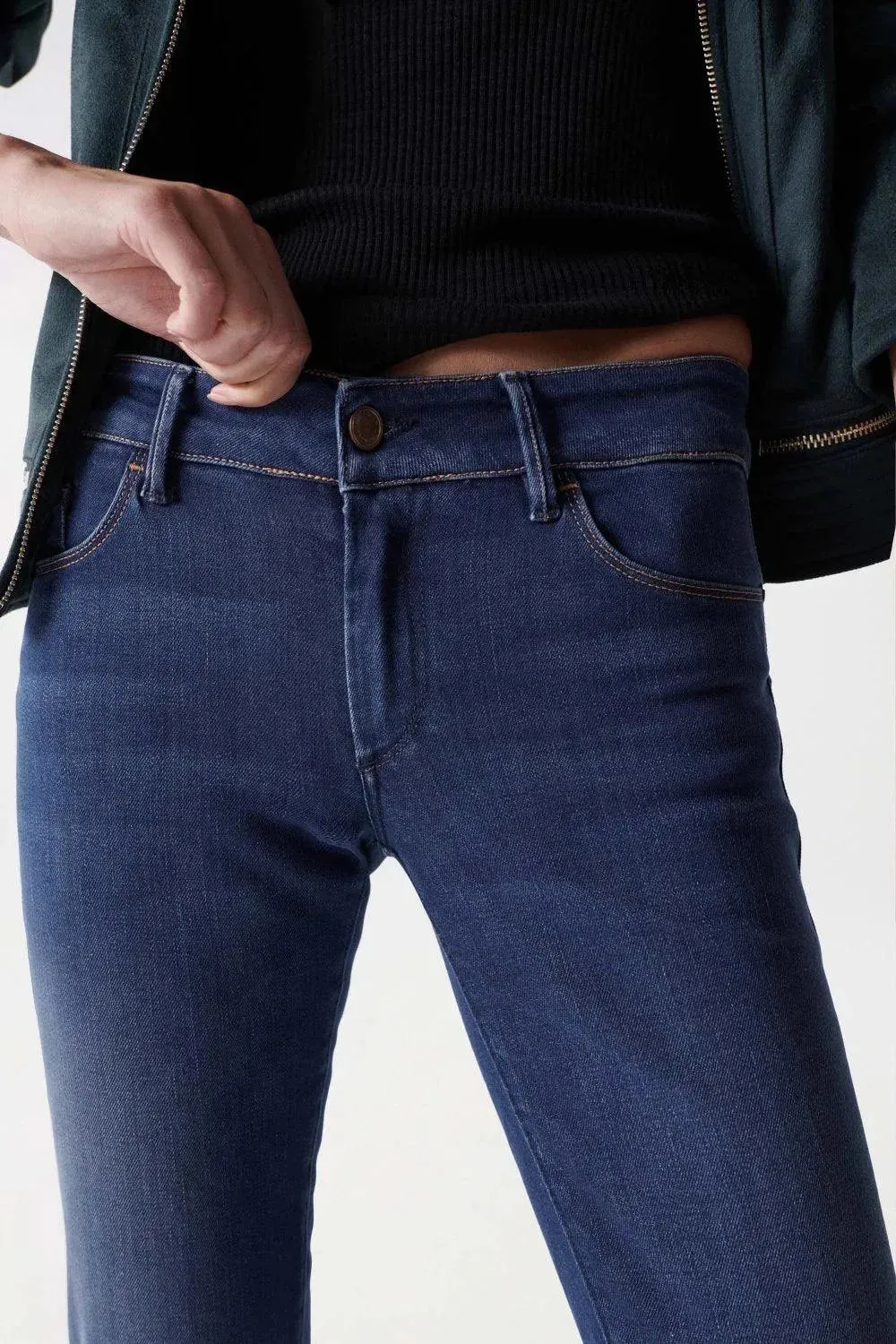 Vaqueros Push Up Wonder Slim Con Lavado Oscuro