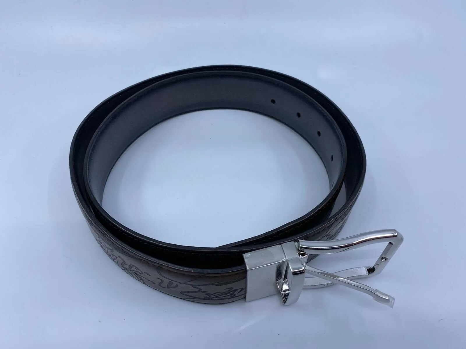 Versatile Reversible Scritto Leather Belt