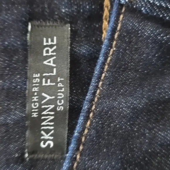 WHITE HOUSE BLACK MARKET HIGH RISE SKINNY FLARE SCULPT DARK WASH DENIM JEANS 0 S